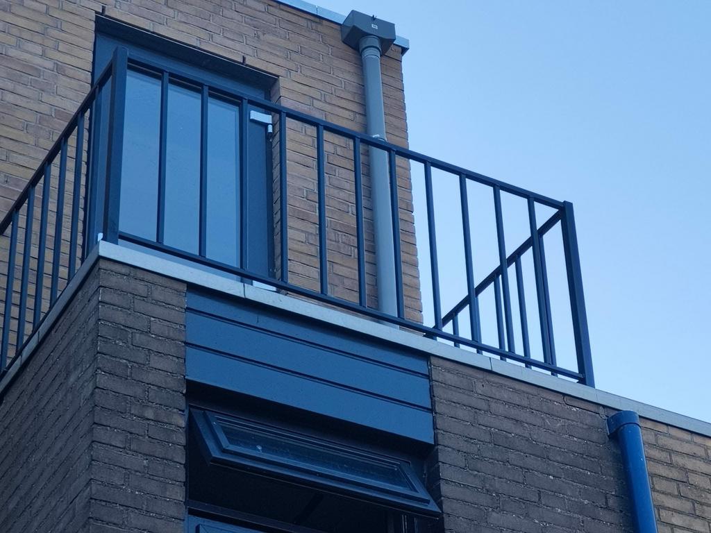 Fabricage, schilderen en installatie van metalen balustrades, Ophalen of Verzenden, Nieuw, IJzer, Overige typen