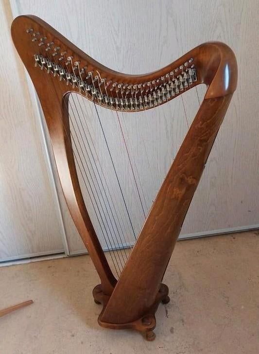 Keltische Salvi harp met verstelbare poten - Deventer, Muziek en Instrumenten, Snaarinstrumenten | Harpen, Ophalen, Gebruikt