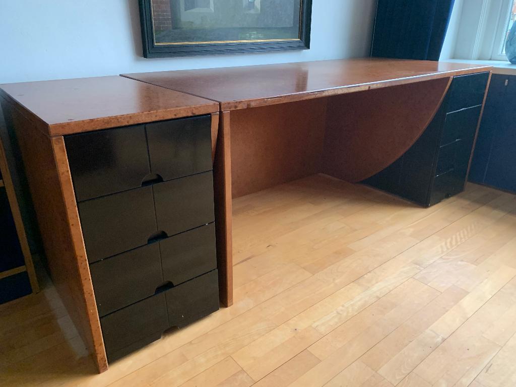 Fraai en massief bureau met twee ladenblokken, Huis en Inrichting, Bureaus, Ophalen, Zo goed als nieuw