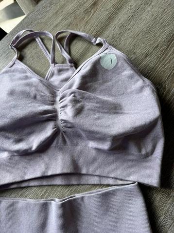 Peachy legging en nieuwe top beschikbaar voor biedingen