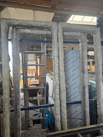 Aluminium kozijnen 2 stuks als set beschikbaar voor biedingen