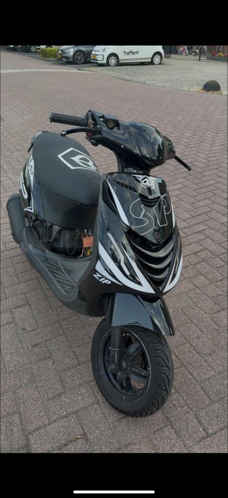 Piaggo ZIP 125 brom, Fietsen en Brommers, Scooters | Piaggio, Gebruikt, Zip, Maximaal 45 km/u, Benzine, Ophalen