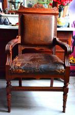 Antieke houten armstoel – handgesneden & met leer (ca. 1900), Huis en Inrichting, Stoelen, Ophalen, Gebruikt, Bruin, Hout