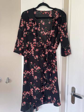 Vero Moda wikkeljurk met bloemen maat S beschikbaar voor biedingen