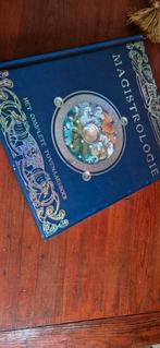 VERKOCHTGERESERMagistrolie NIEUW het complete tovenaarsboek, Ophalen of Verzenden, Nieuw