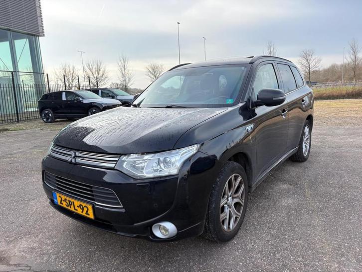 Mitsubishi Outlander 2.0 PHEV Instyle+ Leer Dak Camera, Auto's, Mitsubishi, Bedrijf, Te koop, Outlander, 4x4, ABS, Achteruitrijcamera