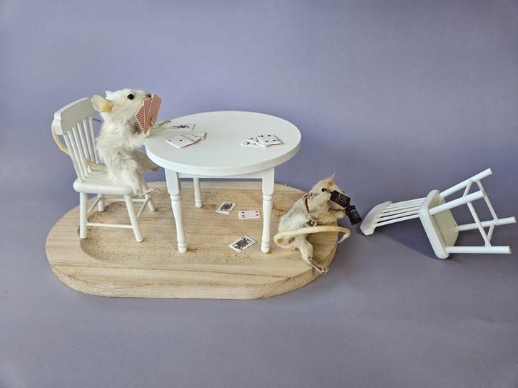 Taxidermie: Kaartspelende Muizen Diorama, Antiek en Kunst, Curiosa en Brocante, Ophalen of Verzenden