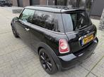Mini Mini 1.6 Cooper Chili | NAVIGATIE| HALF LEER | 17 INCH|, Voorwielaandrijving, Euro 5, Gebruikt, 4 cilinders