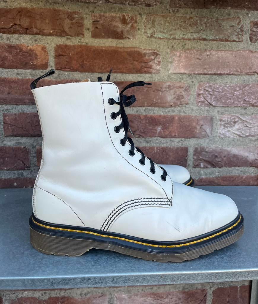 Dr. Martens 7167 MIE Double stitch maat Uk 6/ Eu 39, Kleding | Dames, Schoenen, Gedragen, Lage of Enkellaarzen, Wit, Ophalen of Verzenden