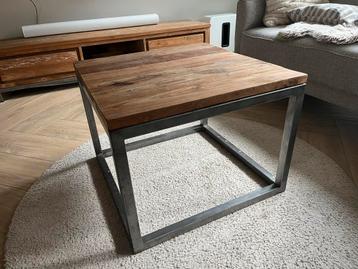 Salontafel massief teakhout & stalen onderstel 60x60 cm ZGAN beschikbaar voor biedingen