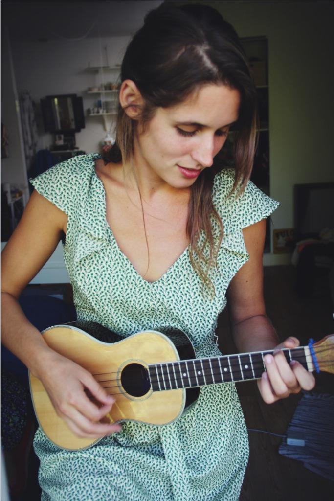 Zangles, gitaarles, ukulele + ukelele groepsles, Diensten en Vakmensen, Muziekles en Zangles, Snaarinstrumenten, Tokkelinstrumenten