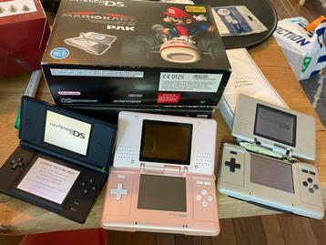 Verzamelaar? 3x nintendo DS met spellen, doos en boekjes beschikbaar voor biedingen