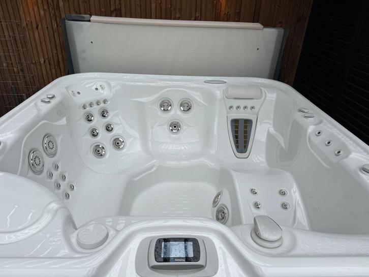Hotsprig Highlife Aria 2022 - Nieuw, Tuin en Terras, Bubbelbaden en Hottubs, Nieuw, Vast, Afdekzeil, Filter, Trap, Ophalen