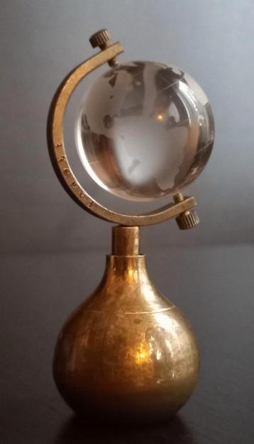 Art Deco kristallen wereldbol met bronzen voet – Frankrijk beschikbaar voor biedingen