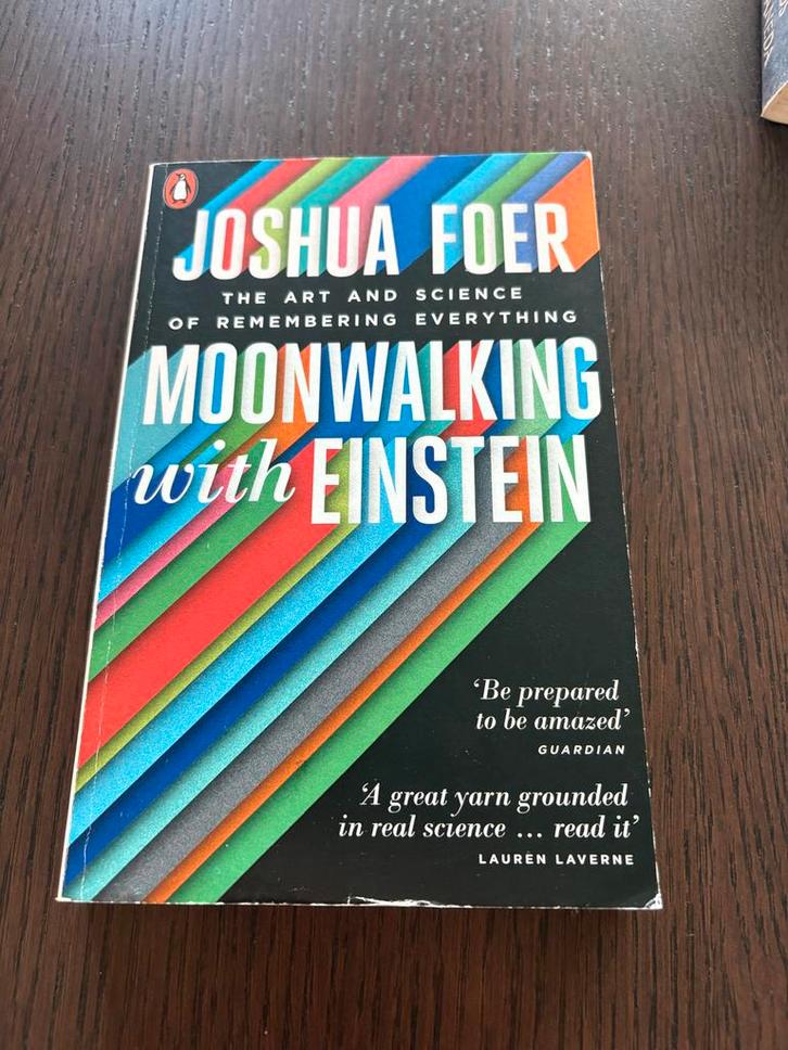 Moonwalking with Einstein - Joshua Foer, Boeken, Psychologie, Gelezen, Cognitieve psychologie, Ophalen of Verzenden