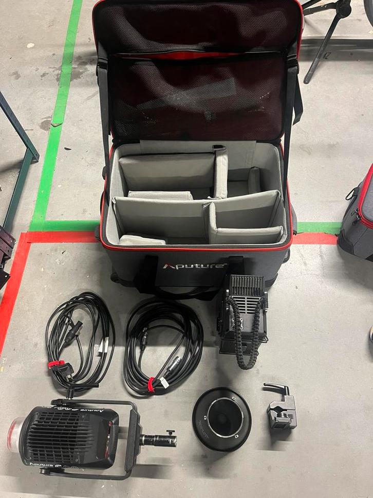 Aputure 600D Pro met rollercase, Audio, Tv en Foto, Professionele Audio-, Tv- en Video-apparatuur, Zo goed als nieuw, Video, Ophalen