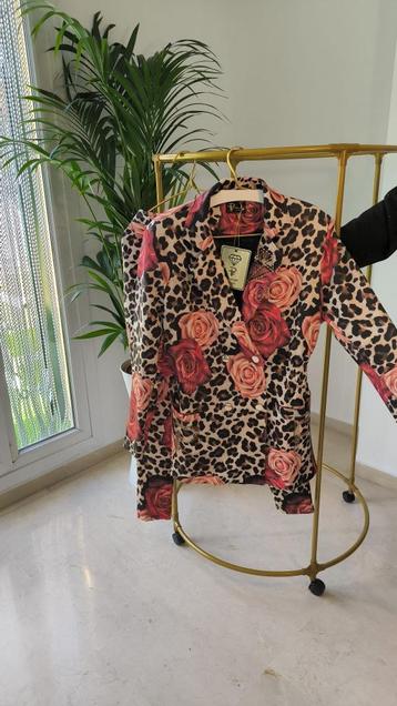 Blazer + broek  met Animalprint en Rozen – Paparazzi Fashion beschikbaar voor biedingen