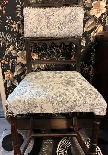 Antieke Stoel met Paisley Bekleding beschikbaar voor biedingen