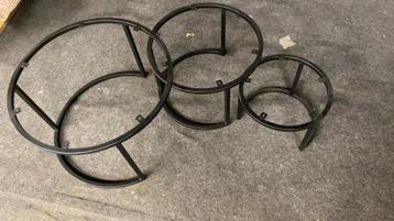 Metalen frames met roestvorming voor ronde salontafelset beschikbaar voor biedingen