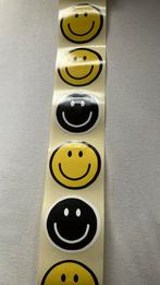30 stickers smiley geel zwart, Hobby en Vrije tijd, Stickers en Plaatjes, Ophalen of Verzenden, Nieuw, Meerdere stickers