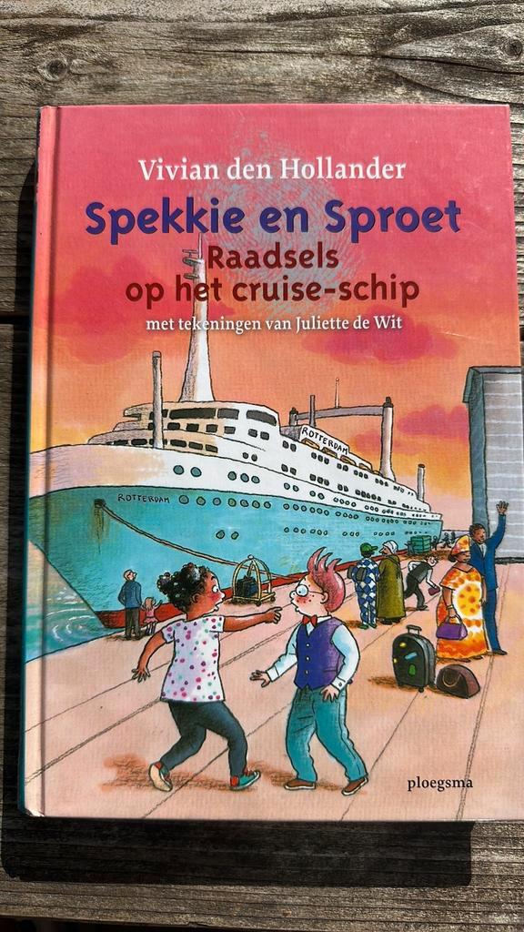 Vivian den Hollander - Raadsels op het cruise-schip, Boeken, Kinderboeken | Jeugd | onder 10 jaar, Zo goed als nieuw, Ophalen of Verzenden