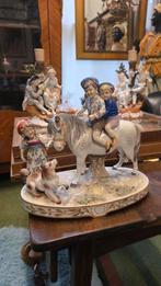 Groot antiek porseleinen beeld € 300, Ophalen