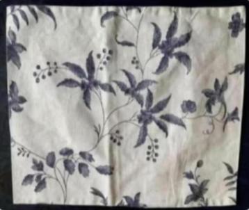 Kussenhoes blauwe bloemen; 40 x 35 cm; van Ikea Ektorp? beschikbaar voor biedingen