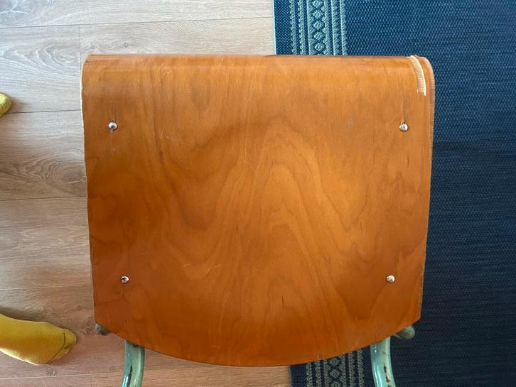 4 oude schoolstoeltjes - vintage, Huis en Inrichting, Stoelen, Gebruikt, Vier, Hout, Bruin, Ophalen