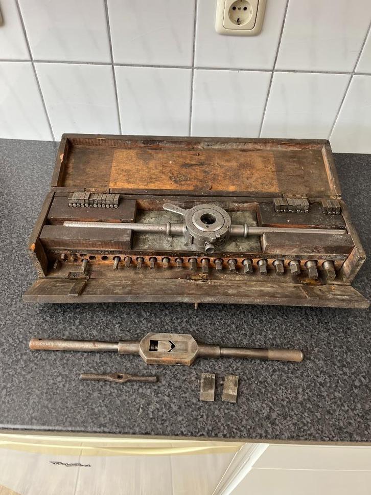 Antieke , vintage schroefdraad snij , tap set . Whitworth ., Antiek en Kunst, Antiek | Gereedschap en Instrumenten, Ophalen of Verzenden