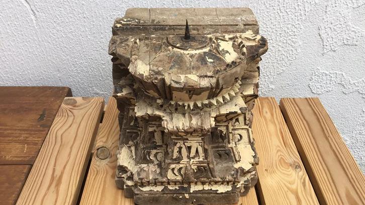 Antiek tempel ornament,hout,kandelaar,verweerd, Antiek en Kunst, Kunst | Beelden en Houtsnijwerken, Ophalen of Verzenden