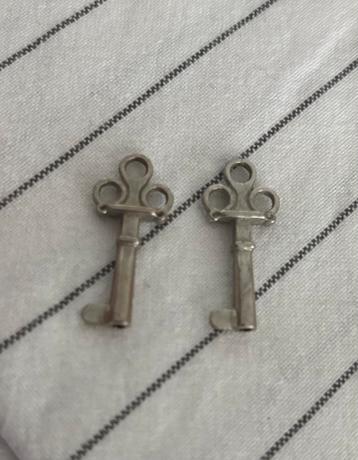 Anna + Nina zilverkleurige bedels, sleutel bedels 2.8 cm beschikbaar voor biedingen