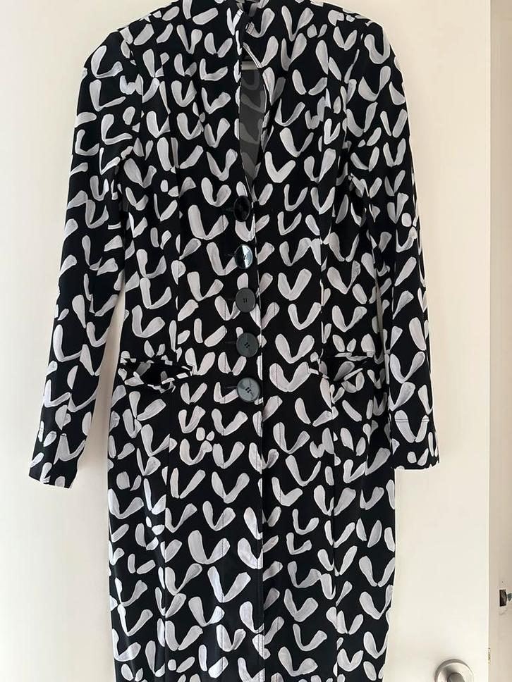 Moq leuke jurk maat 38 travelstof, Kleding | Dames, Jurken, Zo goed als nieuw, Maat 38/40 (M), Zwart, Knielengte, Ophalen of Verzenden