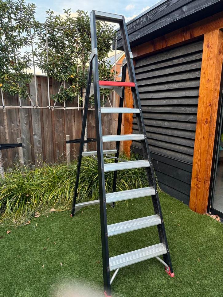 ALTREX TAURUS ENKEL OPLOOPBARE TRAP TGB 7 DUBBEL BORDES, Doe-het-zelf en Verbouw, Ladders en Trappen, Zo goed als nieuw, Trap