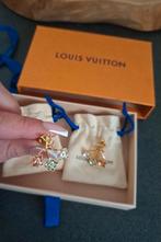 Louis Vuitton Loulougram dore oorbellen nieuw full set + bon, Sieraden, Tassen en Uiterlijk, Nieuw, Goud, Knopjes of Stekers, Overige materialen