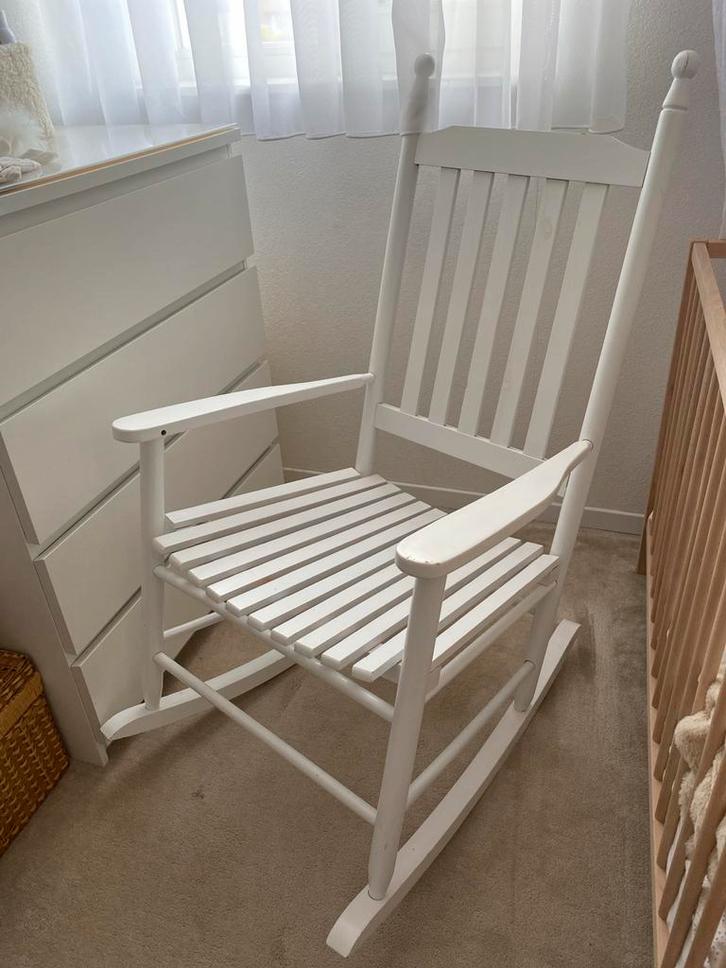 Witte Schommelstoel - Ideaal voor de babykamer!, Kinderen en Baby's, Kinderkamer | Overige Meubels, Zo goed als nieuw, Stoel, Ophalen of Verzenden