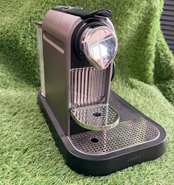 Nespresso Krups Machine met Opschuimer - Gebruikt, Witgoed en Apparatuur, Koffiezetapparaten, Gebruikt, Koffiepads en cups, Espresso apparaat