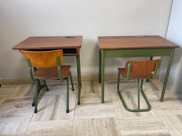 Antieke lessenaartjes schooltafels + stoeltjes beschikbaar voor biedingen