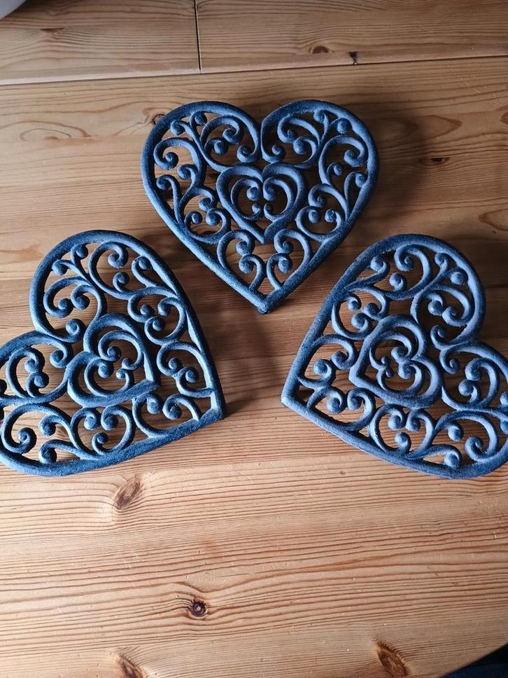 Hartvormige Onderzetters van smeedijzer - Set van 3, Huis en Inrichting, Woonaccessoires | Kandelaars en Kaarsen, Zo goed als nieuw