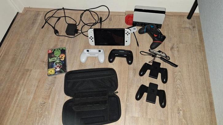 Nintendo Switch OLED + game & veel accessoires, Spelcomputers en Games, Spelcomputers | Nintendo Switch, Gebruikt, Switch OLED
