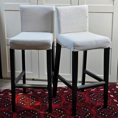 IKEA Bergmund barkruk / barstoelen 2x zwart grijs, Huis en Inrichting, Barkrukken, Zo goed als nieuw, 2 krukken, Ophalen