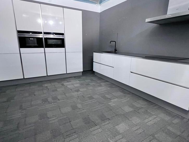 Luxe witte Hacker Systmat keuken met siemens apparatuur., Huis en Inrichting, Keuken | Complete keukens, Zo goed als nieuw, Dubbelwandige keuken