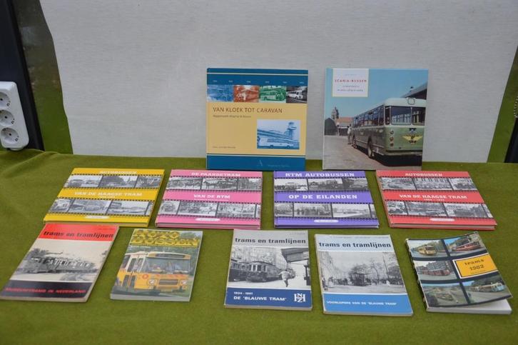 11 vintage boeken over autobussen, Scania bussen en trams, Boeken, Vervoer en Transport, Gelezen, Bus, Ophalen of Verzenden