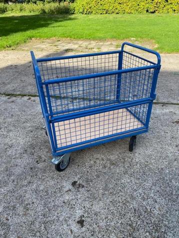 nette transport/opslag wagen met aan 4 zijde gaaspanelen beschikbaar voor biedingen