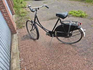 Oude omafiets  beschikbaar voor biedingen