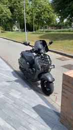 Vespa sprint 4t 4v, Fietsen en Brommers, Scooters | Vespa, Ophalen, Maximaal 45 km/u, Vespa S, Zo goed als nieuw