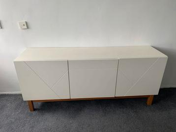 Wit dressoir/kast