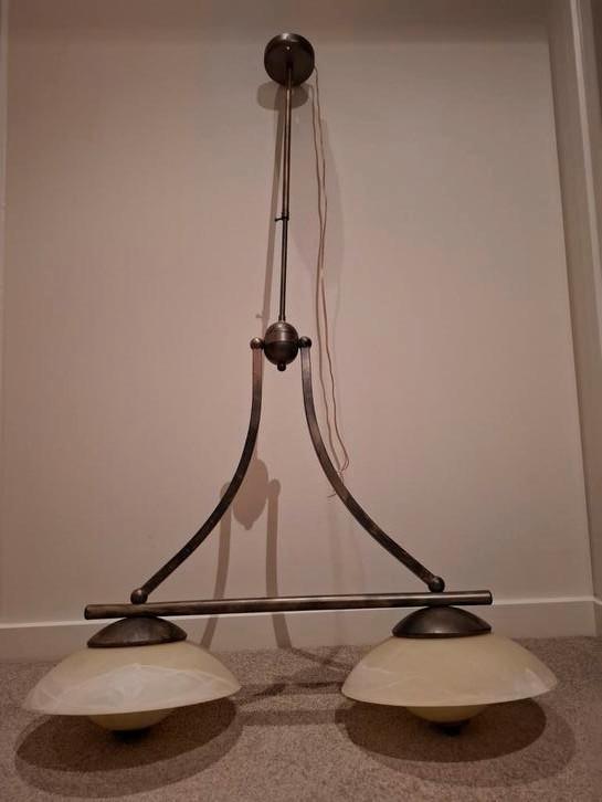 Hanglamp met twee amber kleurige lichtpunten, Huis en Inrichting, Lampen | Hanglampen, Gebruikt, 75 cm of meer, Ophalen
