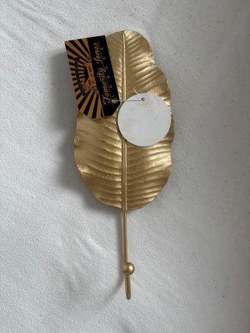 Gouden blad wandhaak beschikbaar voor biedingen