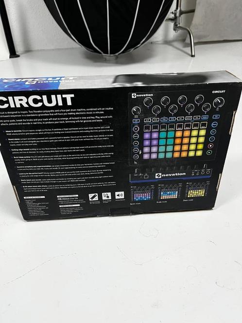 Novation Circuit, Muziek en Instrumenten, Midi-apparatuur, Zo goed als nieuw, Ophalen of Verzenden