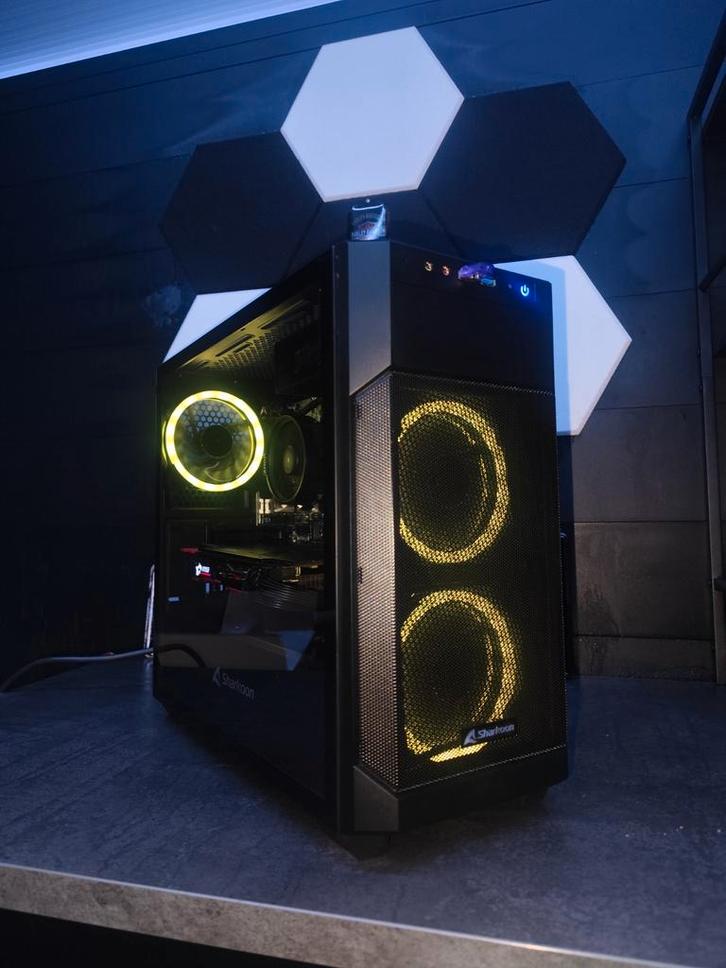 Strakke nette RGB game pc, Computers en Software, Desktop Pc's, Zo goed als nieuw, 4 Ghz of meer, HDD, SSD, 16 GB, Met videokaart